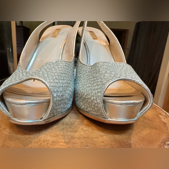 Guess stilleto slingback heels. Very pretty sage and gold colored. Size 10 - Picture 11 of 16